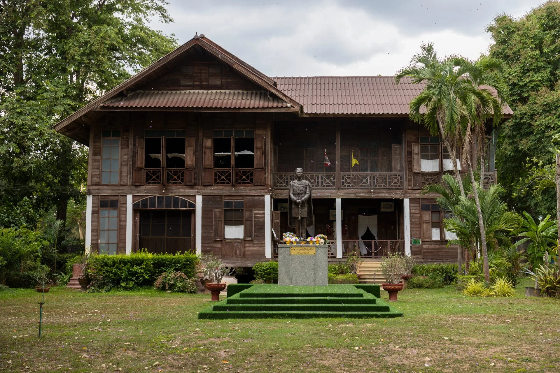 Ban Phraya Surasi Visitsak