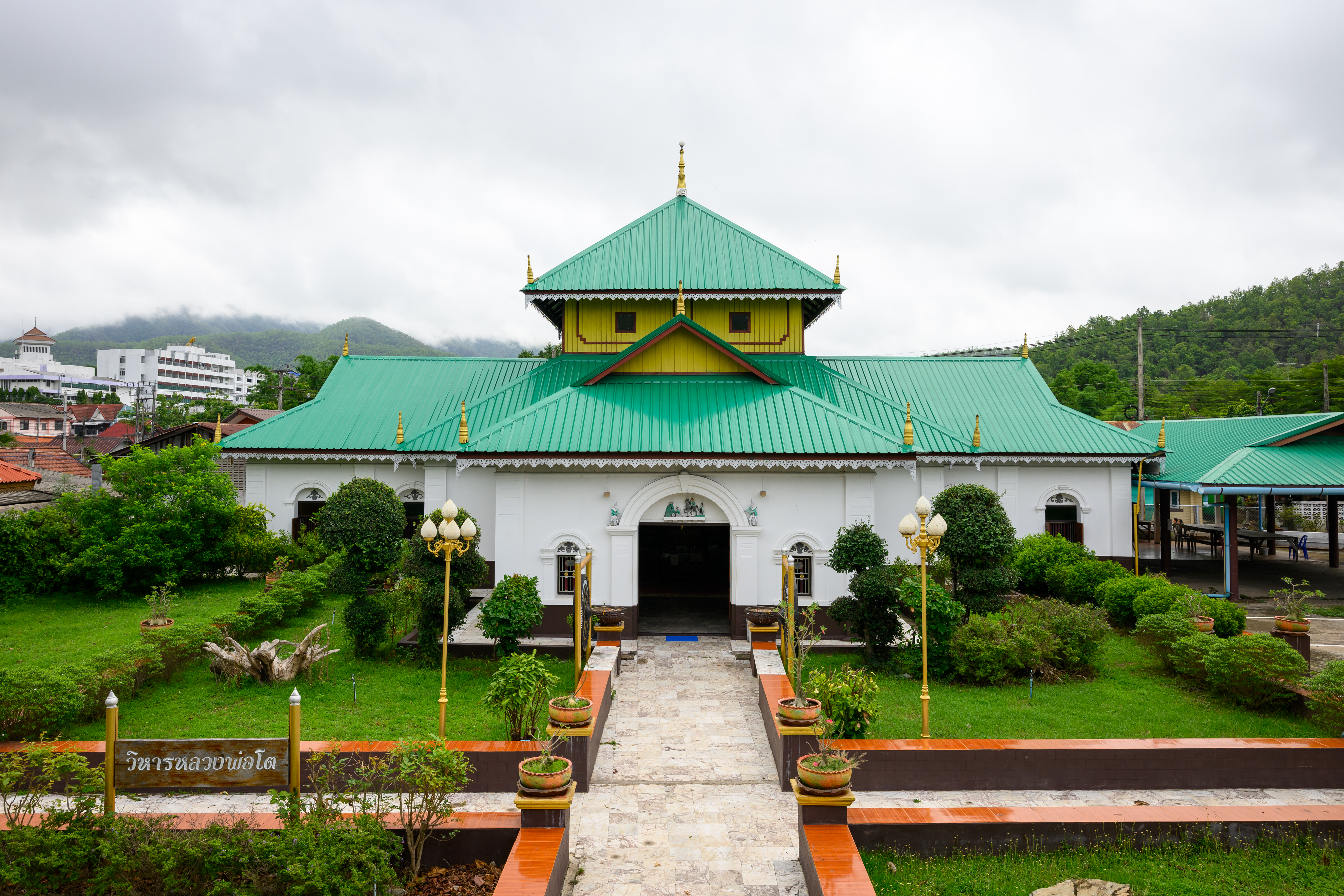Luang Pho To Viharn, Wat Chong Kham