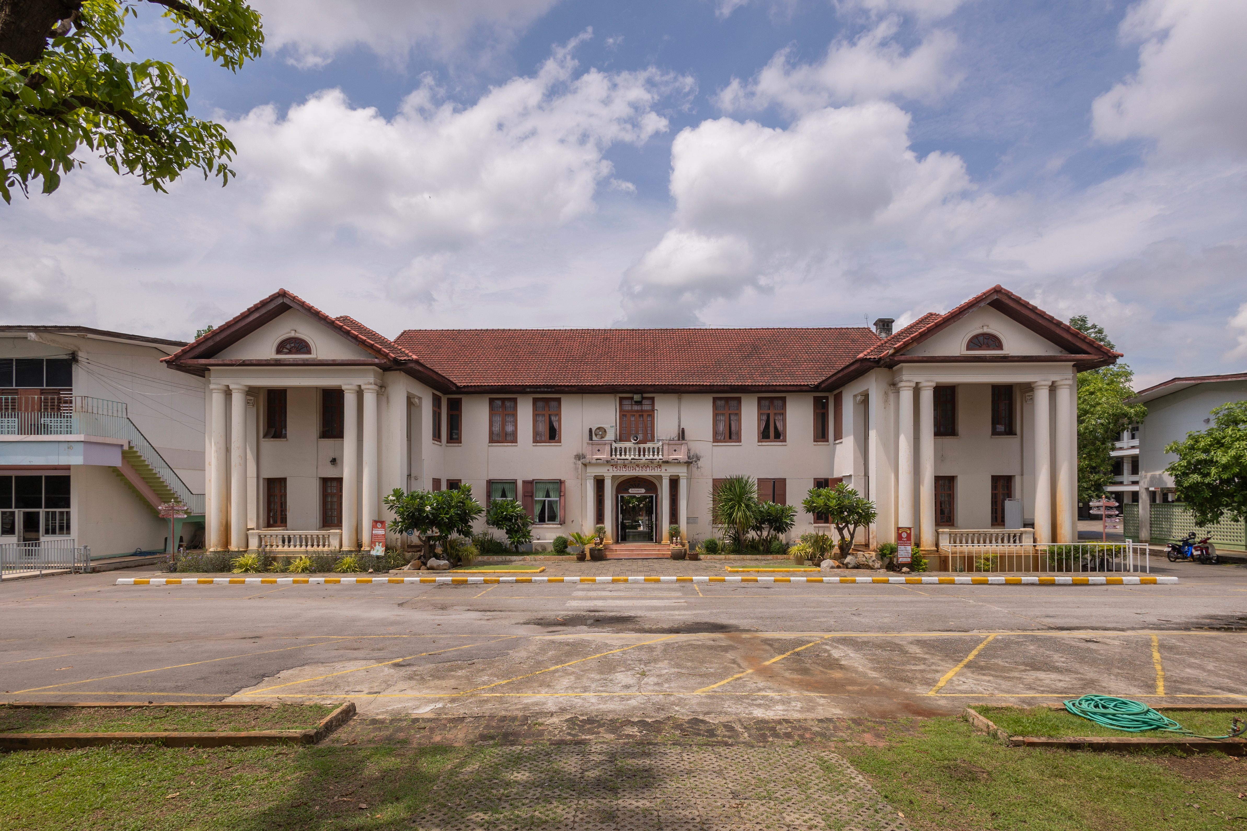 Vijjanari School